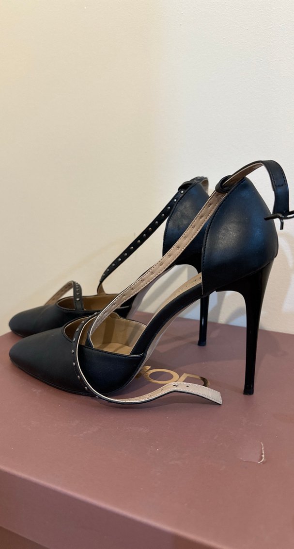 Divarese stiletto Kemer Detaylı Siyah İnce Topuklu Kadın Ayakka - Görsel 3