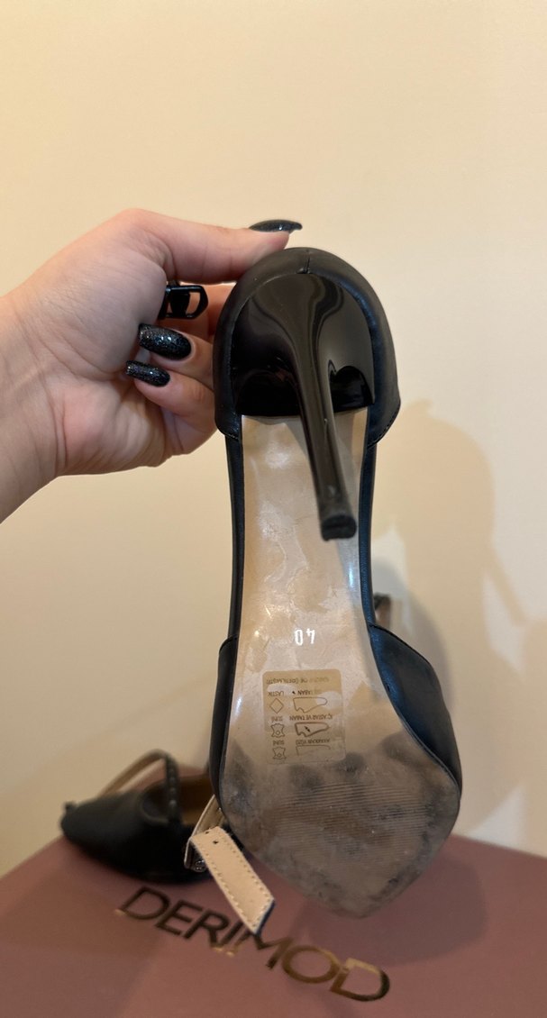 Divarese stiletto Kemer Detaylı Siyah İnce Topuklu Kadın Ayakka - Görsel 4