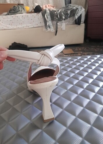 Zara Beyaz topuklu ayakkabi