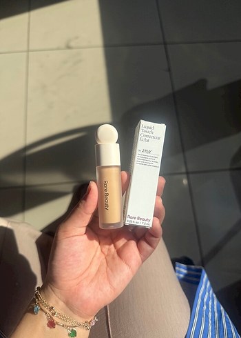 Rare Rare Beauty 210N kapatıcı