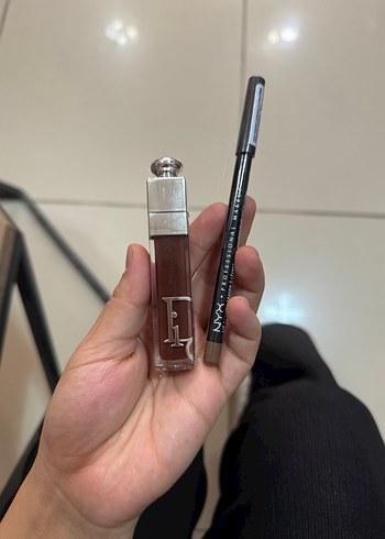 Beden kahverengi Renk Dior 020 ve nyx kalem Lip kombo