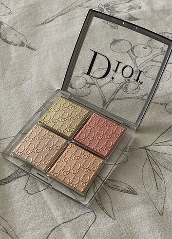 Dior aydınlatıcı palet ????