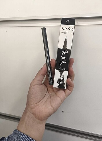 Nyx eyeliner ????