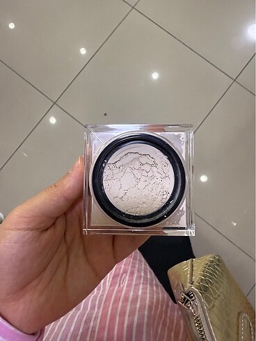  Beden Huda beauty transparan pudra????