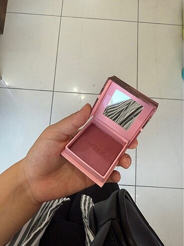Benefit Moone allık