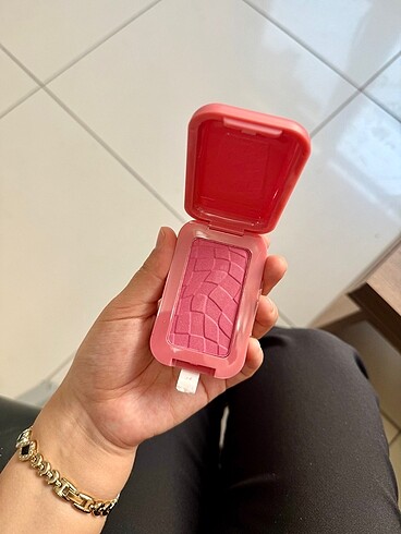 Nyx 08 no allık