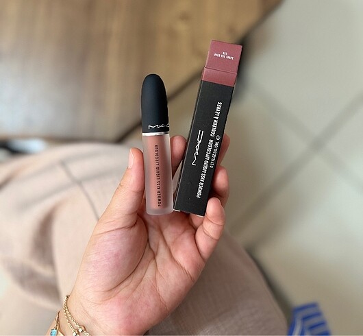 Mac over the taupe ruj