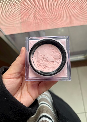 Huda Beauty Easy Bake Pudra - Cherry Blossom Cake - Görsel 6