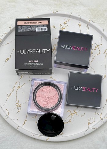 Huda Beauty Easy Bake Pudra - Cherry Blossom Cake - Görsel 5