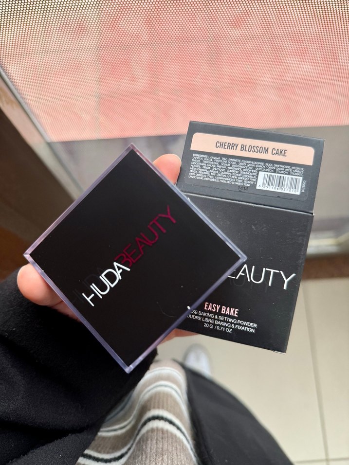 Huda Beauty Easy Bake Pudra - Cherry Blossom Cake - Görsel 4