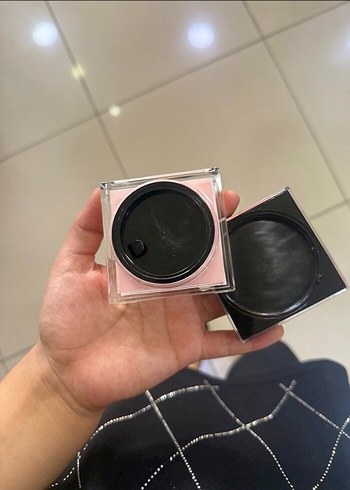 Huda Beauty Easy Bake Loose Pudra - Cherry Blossom Cake - Görsel 4