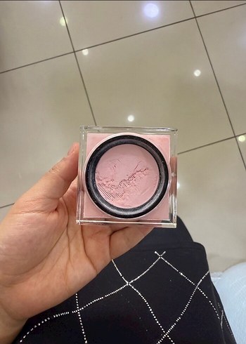 Huda Beauty Easy Bake Loose Pudra - Cherry Blossom Cake - Görsel 5