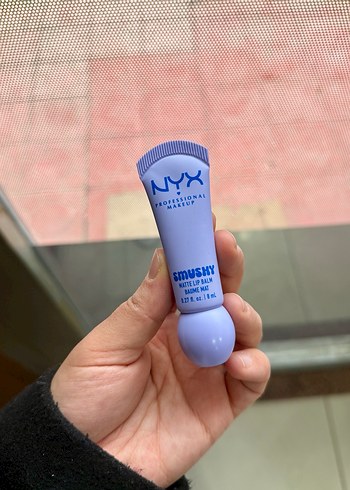 NYX Smushy Mat lip balm 01 - Görsel 2