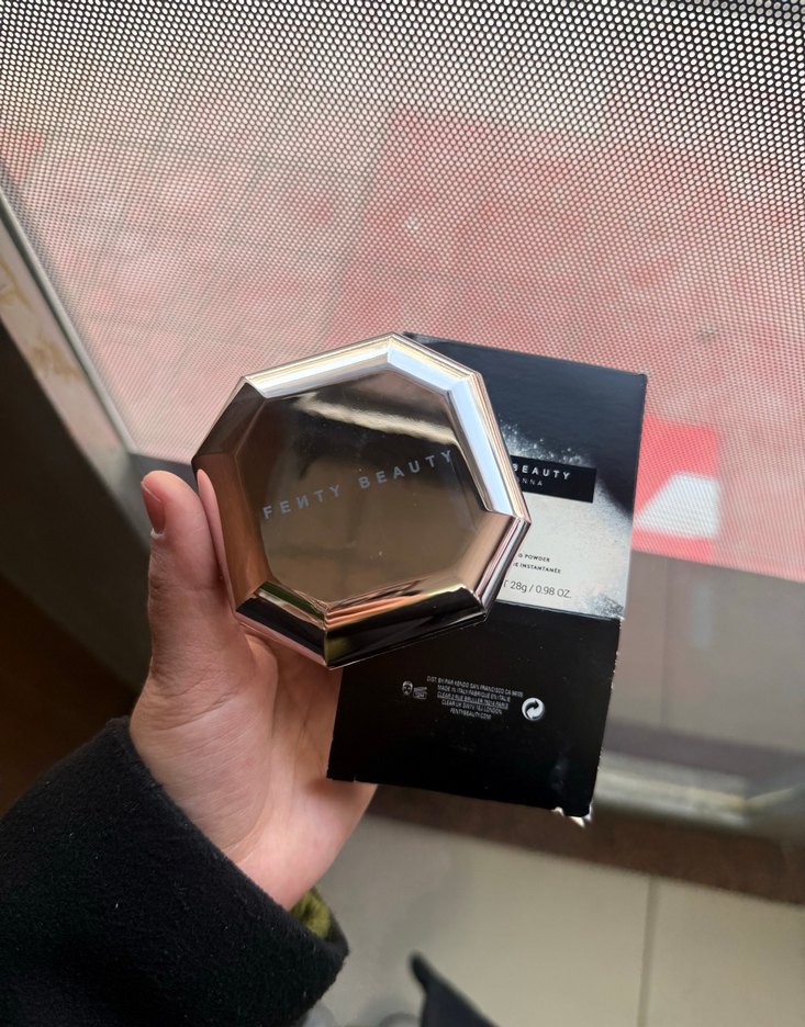 Fenty Beauty Parlak Bej Pudra - Görsel 2