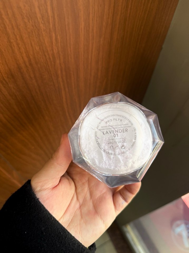 Fenty Beauty Parlak Bej Pudra - Görsel 3