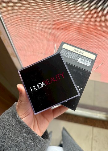 HUDA BEAUTY pound cake pudra - Görsel 3