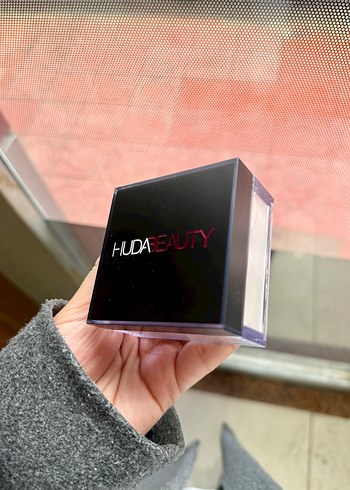 HUDA BEAUTY pound cake pudra - Görsel 7