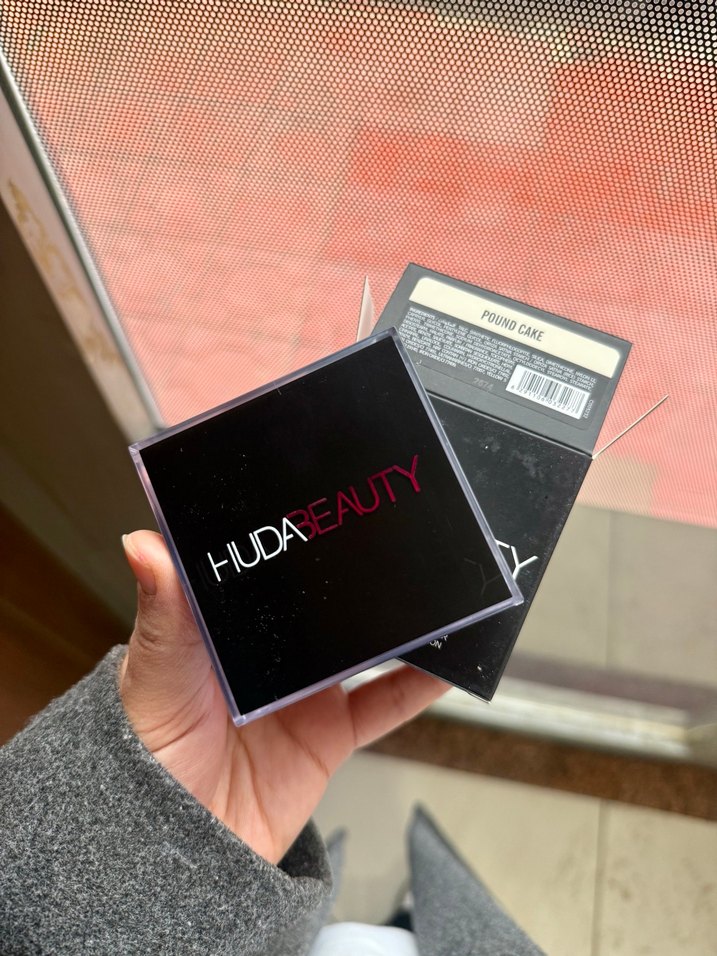 HUDA BEAUTY pound cake pudra - Görsel 3