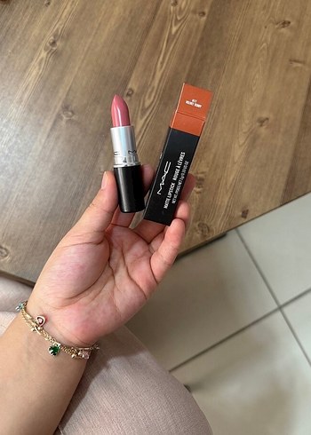 MAC Velvet teddy ruj