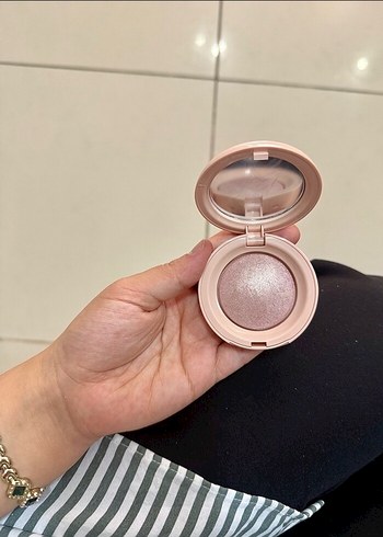 Beden Rare beauty mesmerıze aydınlatıcı