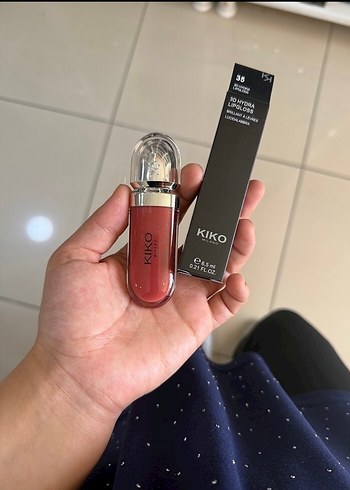  Beden kırmızı Renk Kıko 35 no lip gloss
