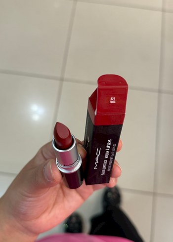  Beden kırmızı Renk MAC 824 twıg ruj