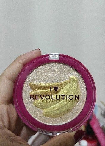 Revolution Highlighter 