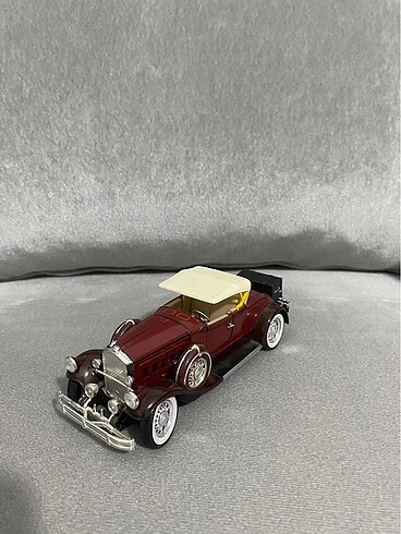 1/32 1930 PIERCE-ARROW MODEL B