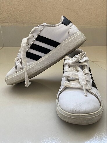 Adidas 30 buçuk çocuk spor ayakkabı