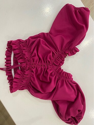 Pembe büzgülü crop