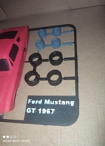  Beden Renk 1967 model Ford Mustang 15cm figür 