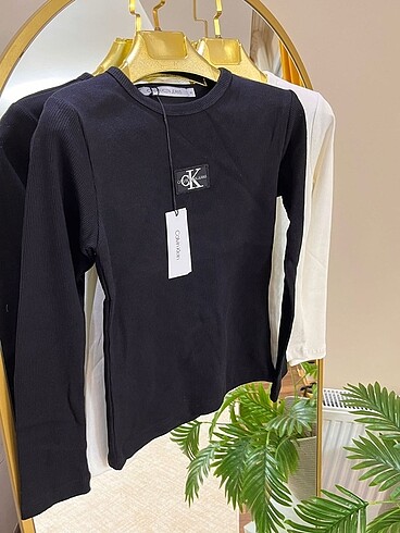 Calvin Klein Her bedeni mevcuttur