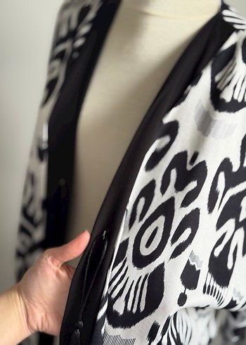 Uzun Siyah Beyaz Desenli Bohem Kimono - Görsel 4