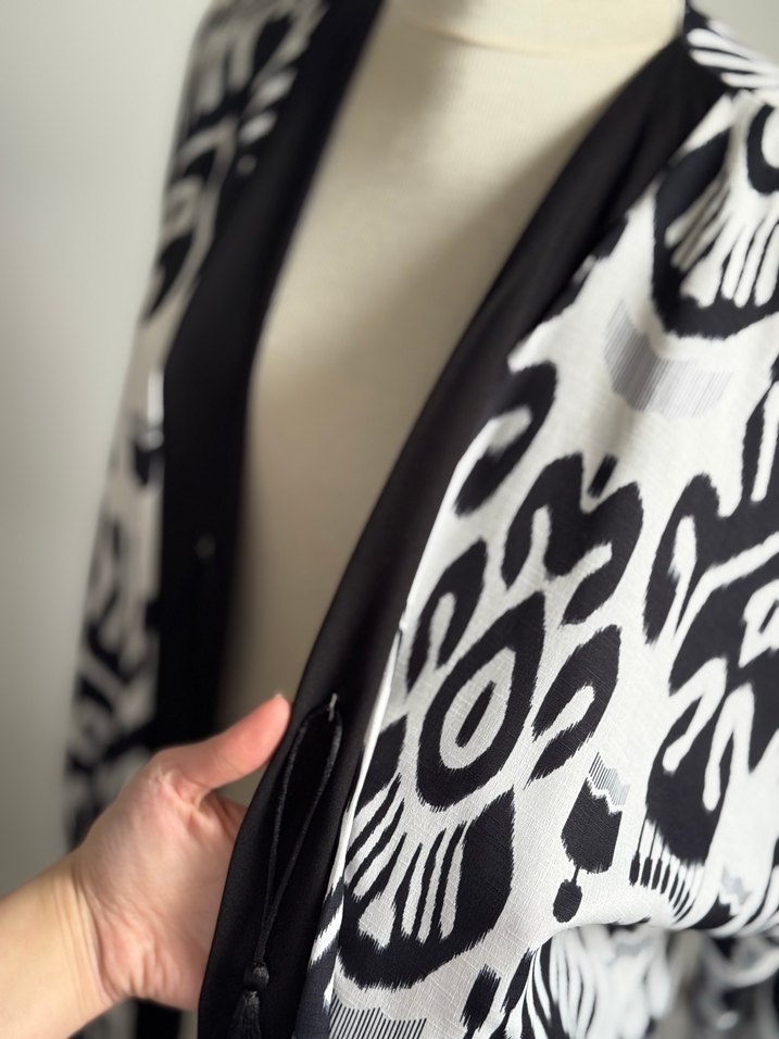 Uzun Siyah Beyaz Desenli Bohem Kimono - Görsel 4