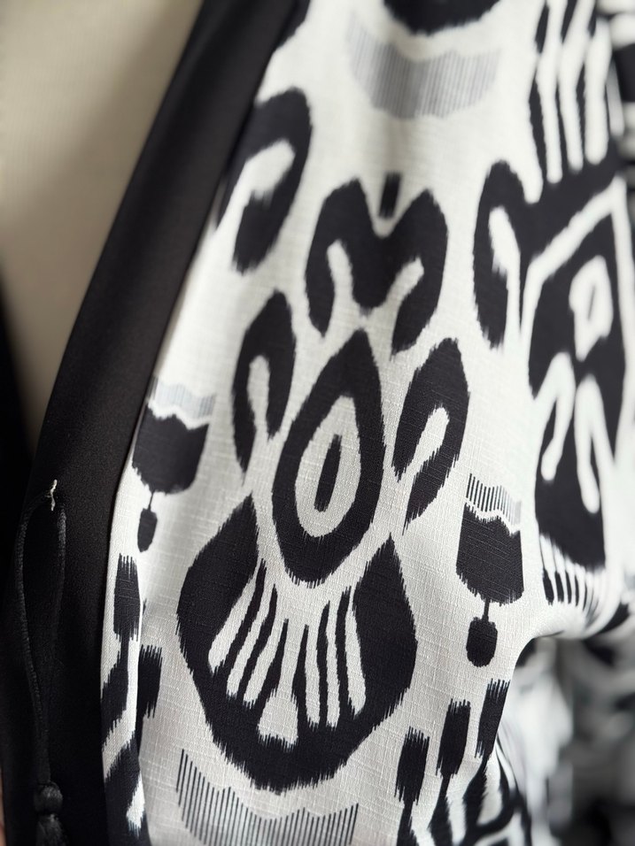 Uzun Siyah Beyaz Desenli Bohem Kimono - Görsel 3