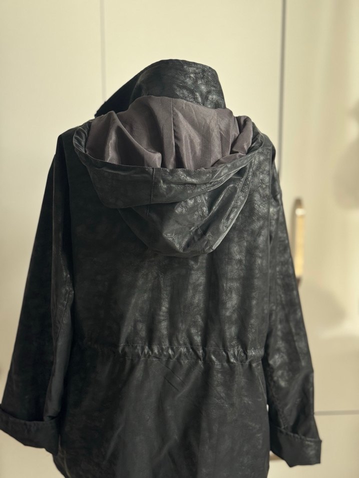 Desenli Deri Görünümlü Ceket - Görsel 4