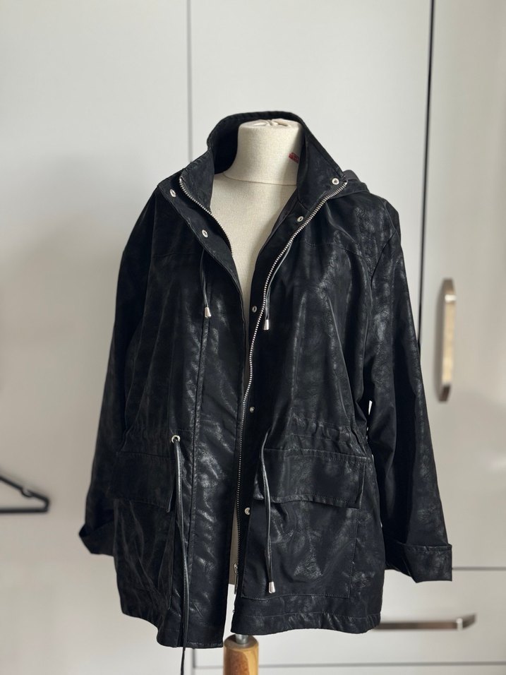 Desenli Deri Görünümlü Ceket - Görsel 3