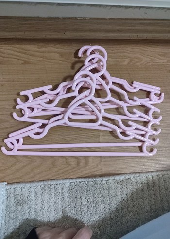 Pastel Renkli Plastik Bebek Askılar Seti - Görsel 4