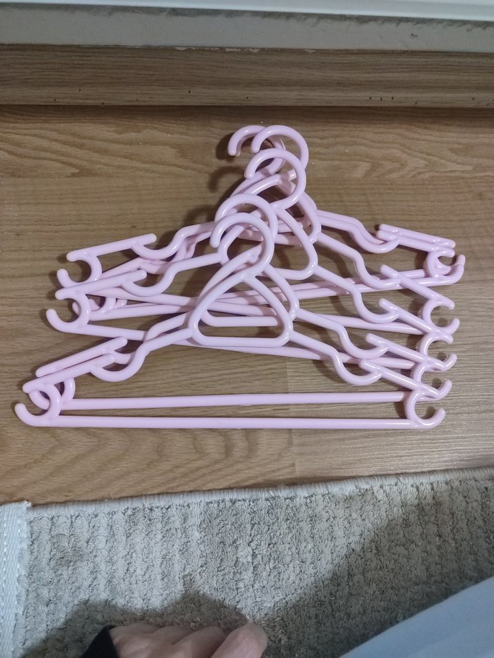 Pastel Renkli Plastik Bebek Askılar Seti - Görsel 4