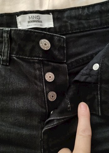 Siyah Yırtık Mini Kot Şort - Görsel 4