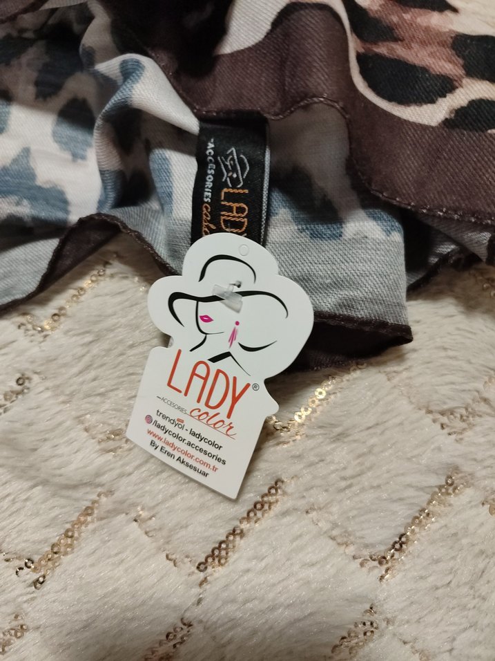 Kahverengi Kürklü Kadın şal - Görsel 3