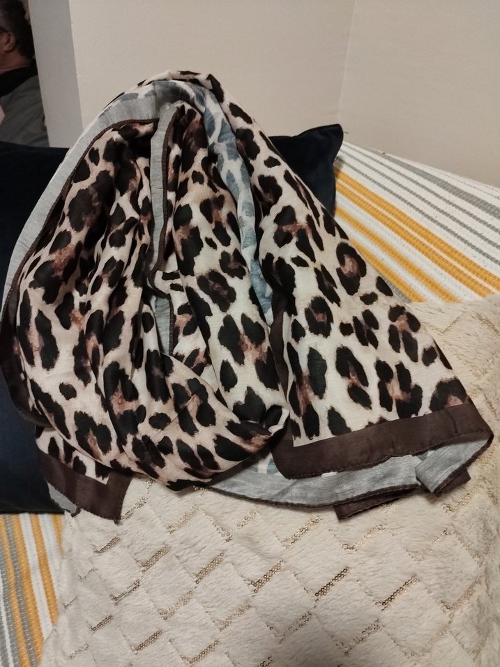 Kahverengi Kürklü Kadın şal - Görsel 2