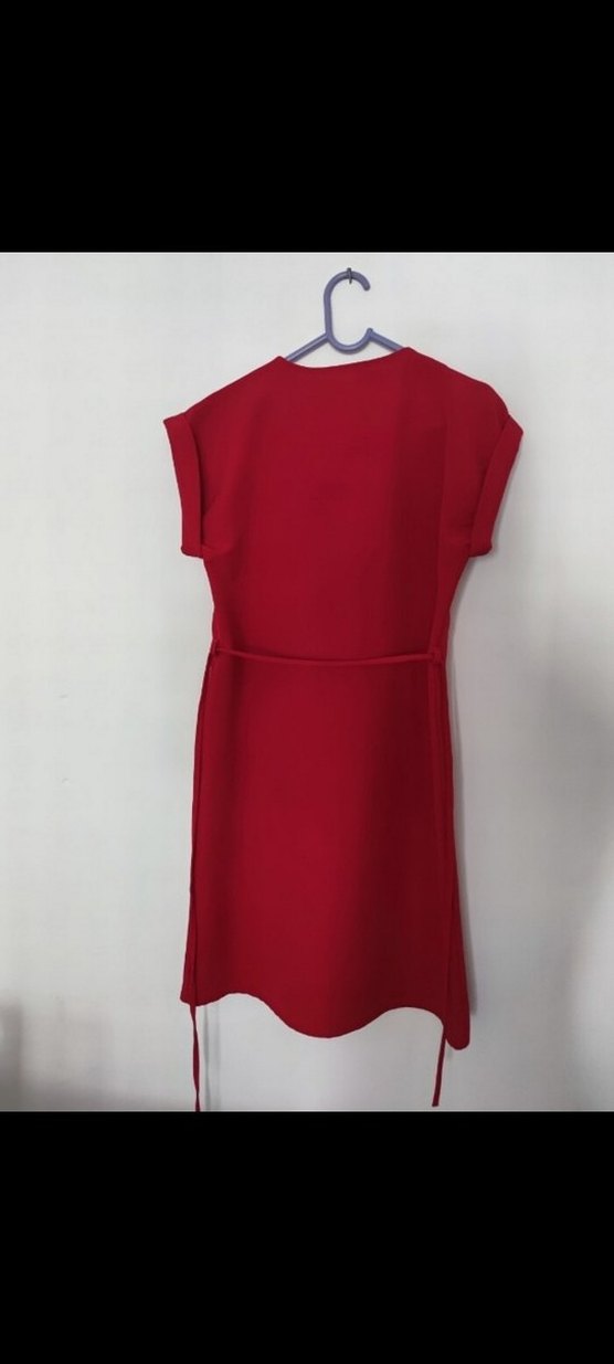 V Yaka Kırmızı Midi Düğmeli Kadın Elbise - Görsel 2