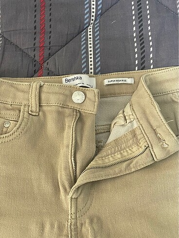 BERSHKA PANTOLON