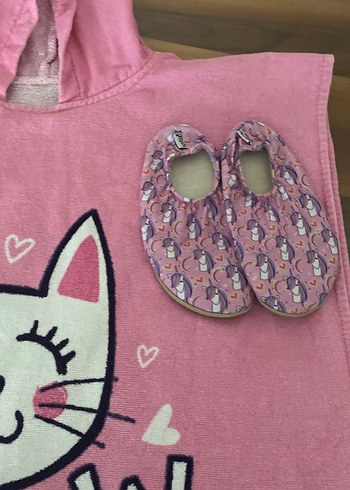 Kız Çocuk Pembe Kapüşonlu Bornoz ve Terlik - Görsel 2