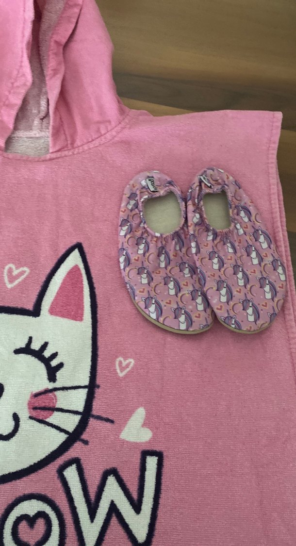 Kız Çocuk Pembe Kapüşonlu Bornoz ve Terlik - Görsel 2