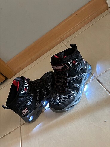 30 Beden Skechers Erkek Çocuk Bot