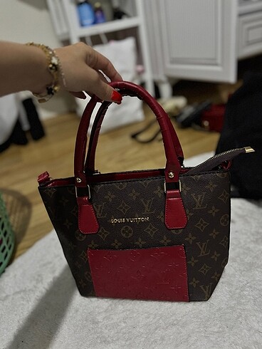 Louis Vuitton LOUİS VUİTTON ÇANTA