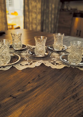 Kristal kesme Çay Bardakları ve Çelik çay tabakları