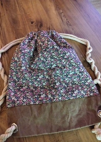 Guess Bohem Renkli Bağcıklı Kadın Sırt Çantası